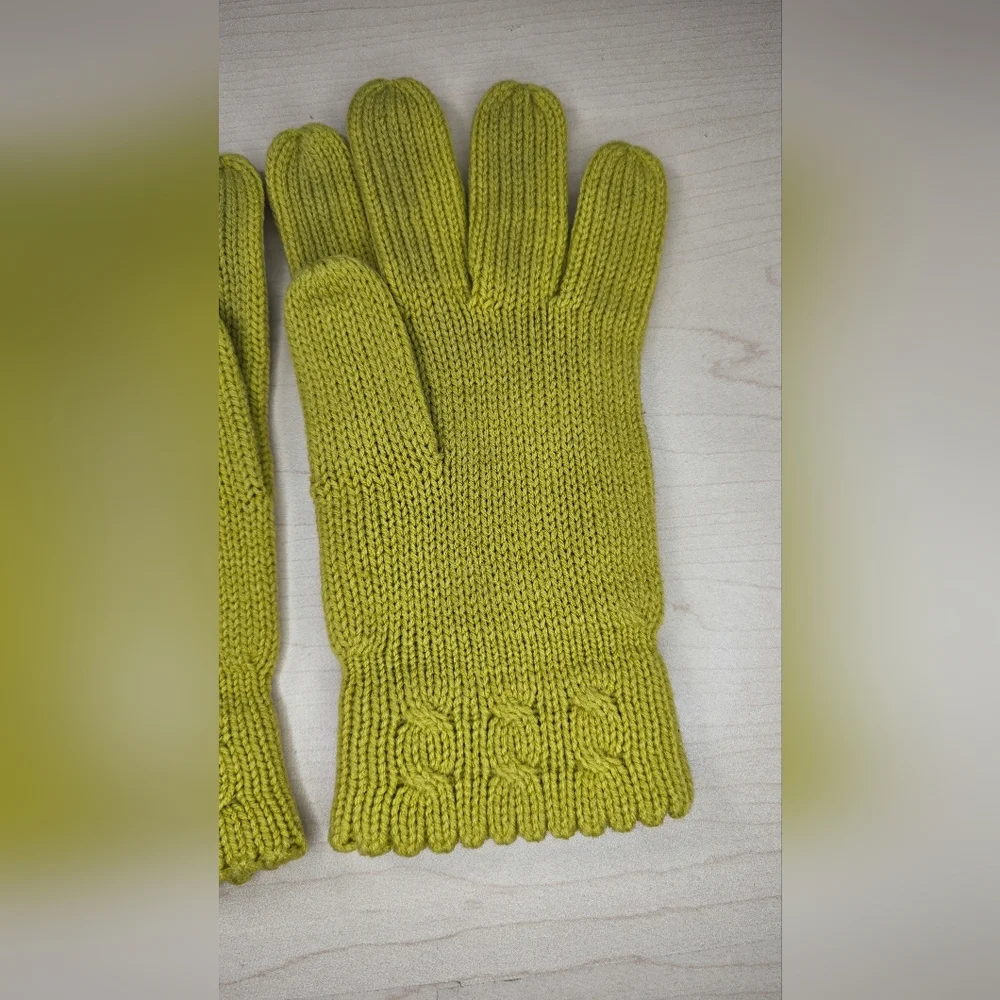 Vintage‎ Knit Floral Accent Gloves Mustard Yellow